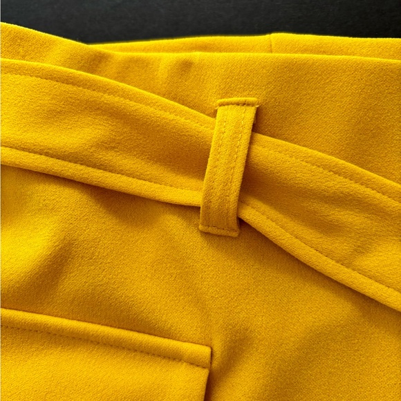 NYCC yellow capris - Picture 7 of 9